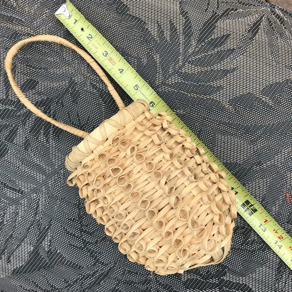 Vintage Handmade & Artist Signed Ornate Woven Pineapple Welcome Basket - Picture 6 of 7